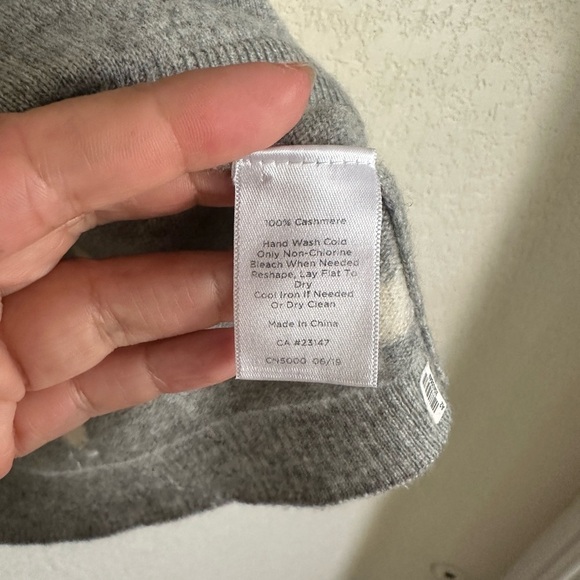 Talbots Cashmere Button Cuff Sweater Medium M Polka Dot Gray Pullover - Picture 4 of 6